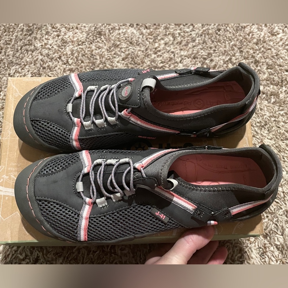 Jeep slip on gray and pink sneakers